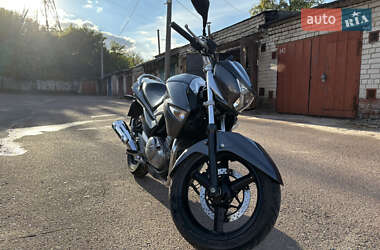 Suzuki GSR 250  2012