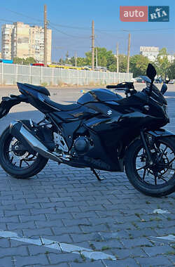 Suzuki GSR 250  2021