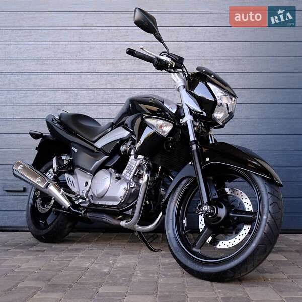 Мотоцикл Без обтікачів (Naked bike) Suzuki GSR 250