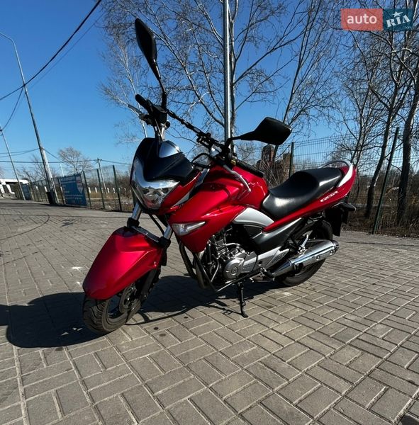 Мото Suzuki GSR 250