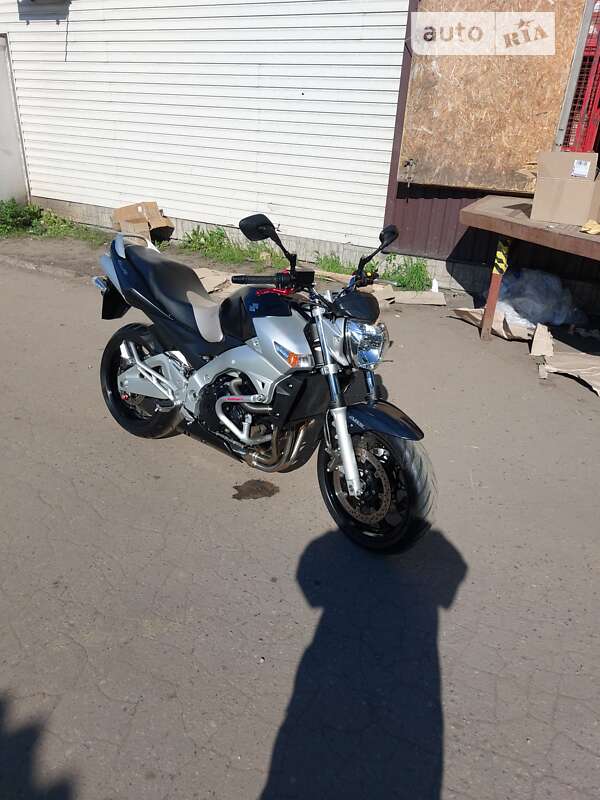 Мотоцикл Без обтекателей (Naked bike) Suzuki GSR 400