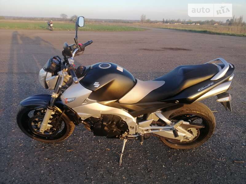 Мотоцикл Классик Suzuki GSR 400