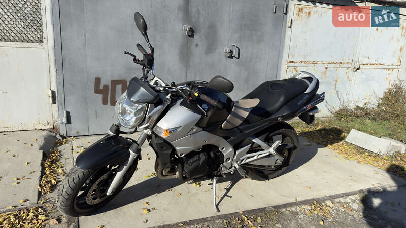 Мотоцикл Классік Suzuki GSR 400