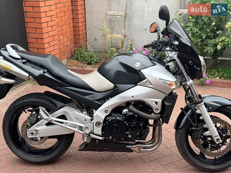 Suzuki GSR 400 2006