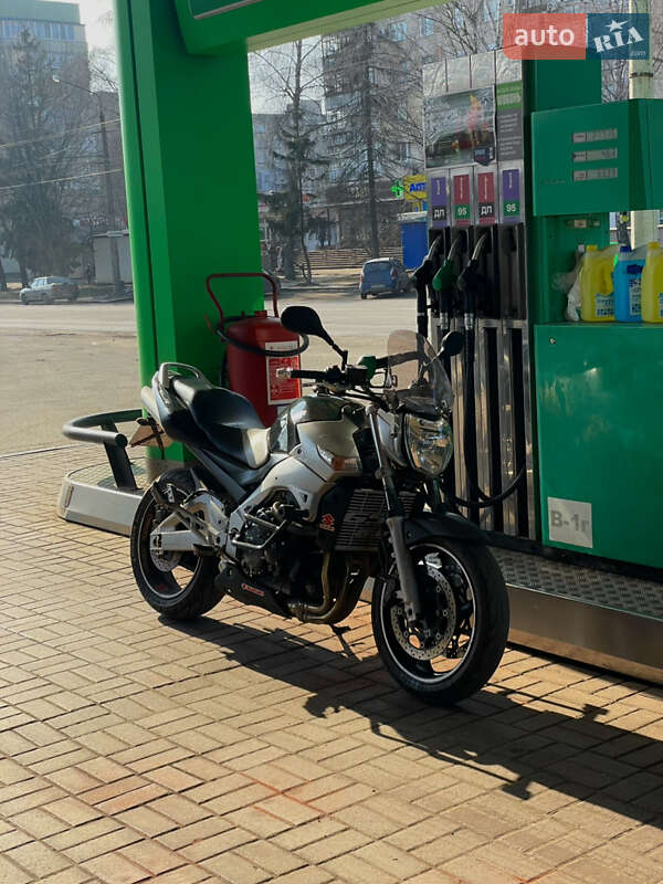 Мотоцикл Классик Suzuki GSR 600