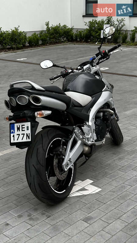Мото Suzuki GSR 600