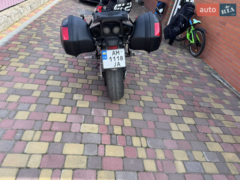 Мотоцикл Классік Suzuki GSR 600