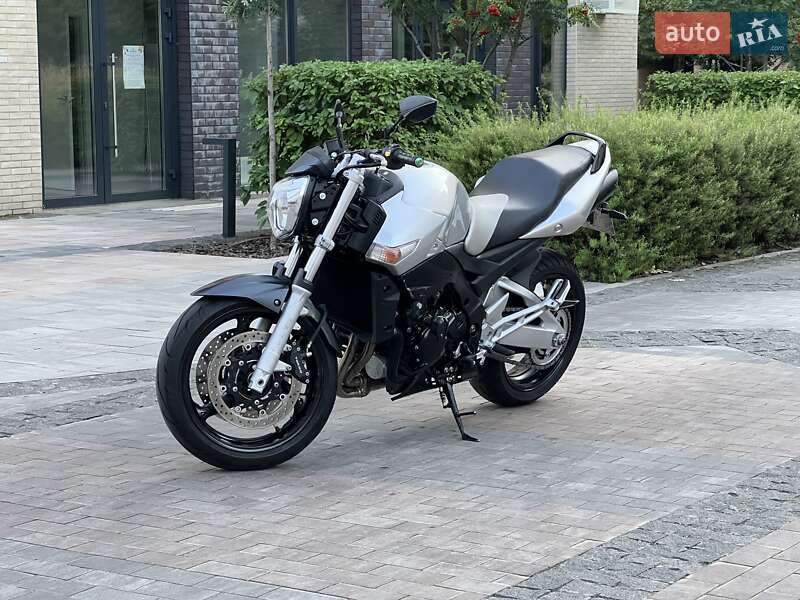 Мотоцикл Кросс Suzuki GSR 600