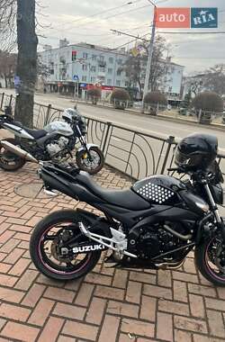 Suzuki GSR 600  2009