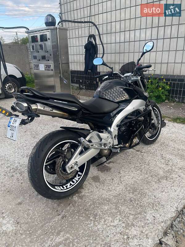 Спортбайк Suzuki GSR 600