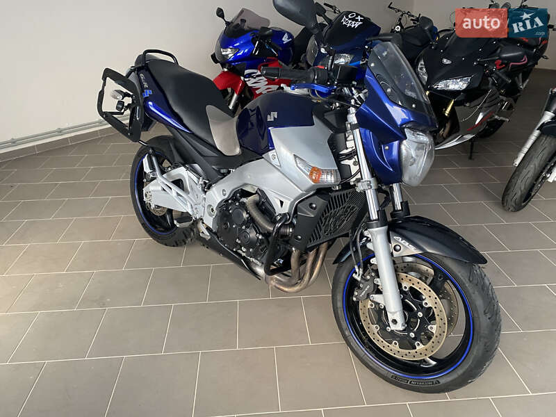 Спортбайк Suzuki GSR 600