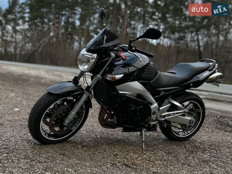 Спортбайк Suzuki GSR 600