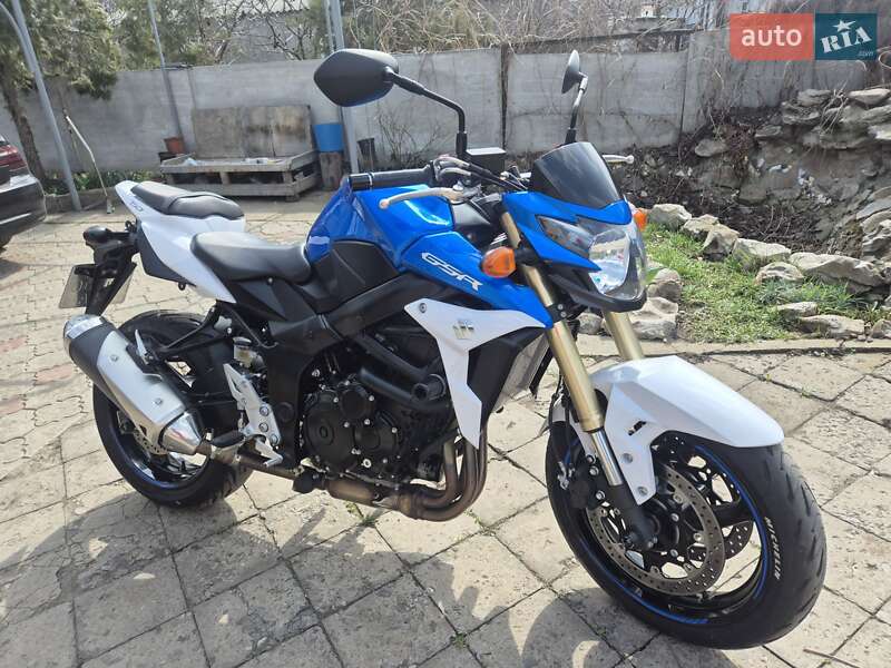 Мото Suzuki GSR 750