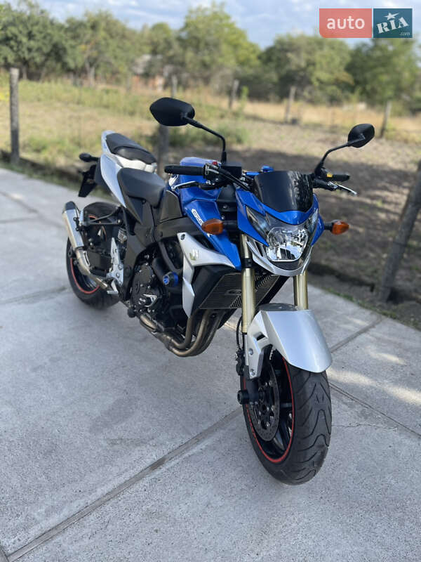 Мотоцикл Классик Suzuki GSR 750