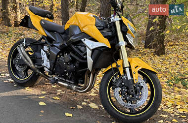 Suzuki GSR 750  2011