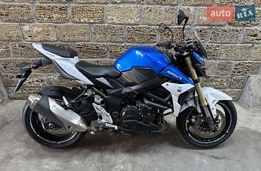 Suzuki GSR 750  2013
