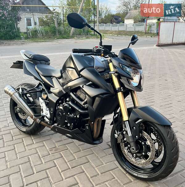 Мото Suzuki GSR 750