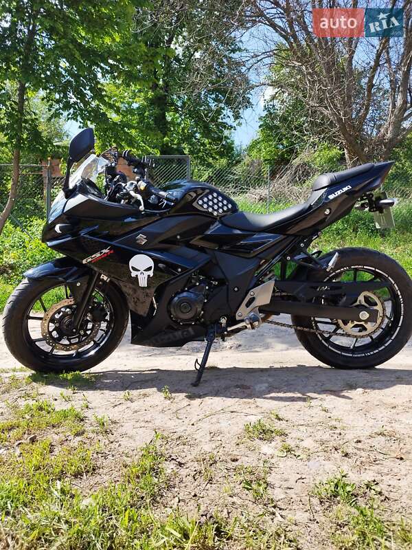 Спортбайк Suzuki GSX 250R