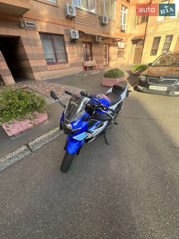 Мотоцикл Без обтекателей (Naked bike) Suzuki GSX 250R