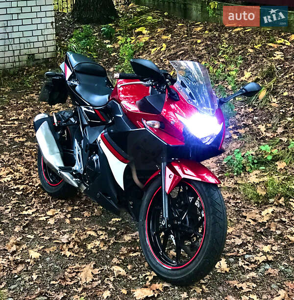 Мото Suzuki GSX 250R