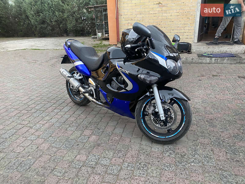 Suzuki GSX 600F
