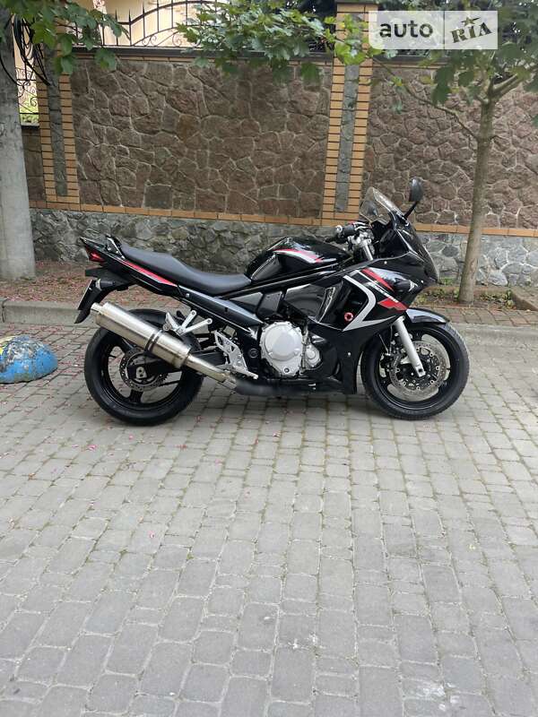 Мотоцикл Классік Suzuki GSX 650F