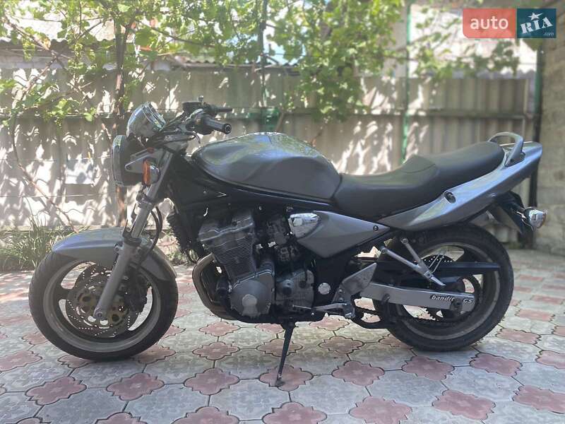 Мотоцикл Без обтекателей (Naked bike) Suzuki GSX-750