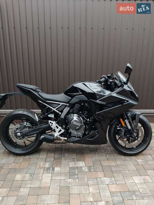 Мото Suzuki GSX 8R