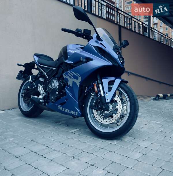 Мотоцикл Спорт-туризм Suzuki GSX 8R