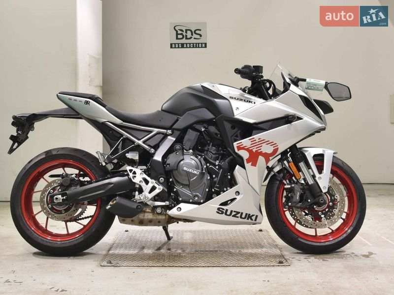 Мото Suzuki GSX 8R