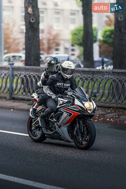 Мото Suzuki GSX-R 600