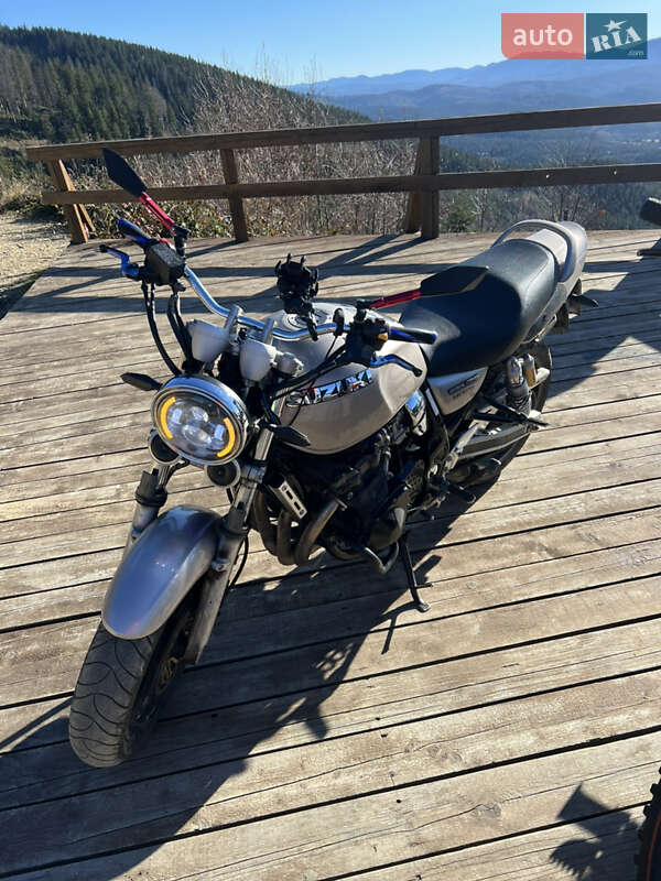 Мотоцикл Без обтекателей (Naked bike) Suzuki GSX-R 750