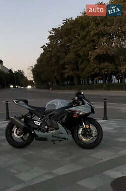 Suzuki GSX-R 750  2024