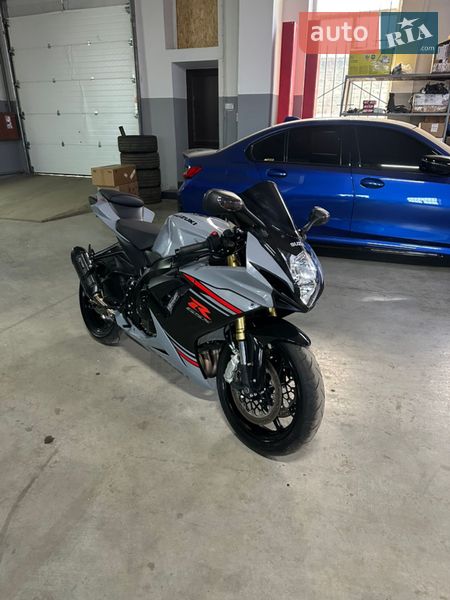 Спортбайк Suzuki GSX-R 750