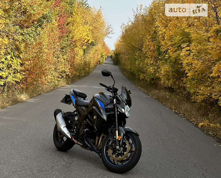 Мотоцикл Классік Suzuki GSX-S 750