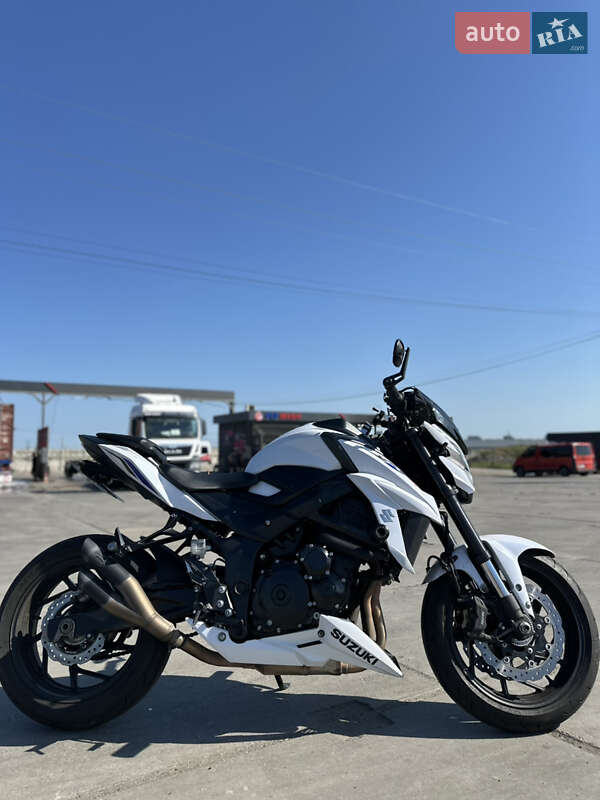 Мотоцикл Классік Suzuki GSX-S 750