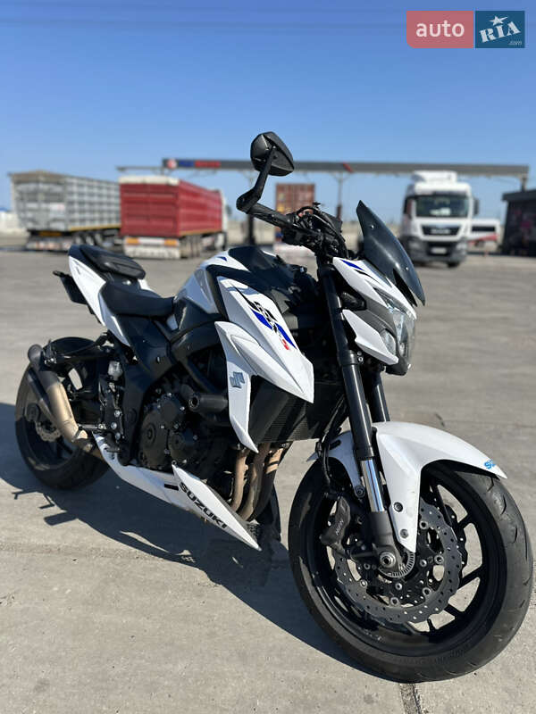 Мотоцикл Классик Suzuki GSX-S 750