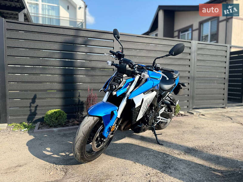 Suzuki GSX-S950