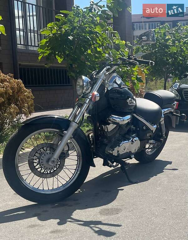 Мотоцикл Круизер Suzuki Intruder 400