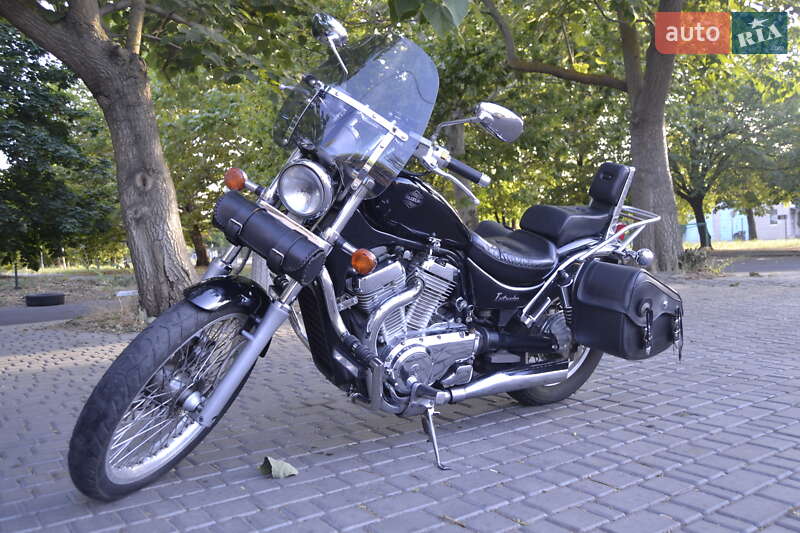 Мотоцикл Круізер Suzuki Intruder 400