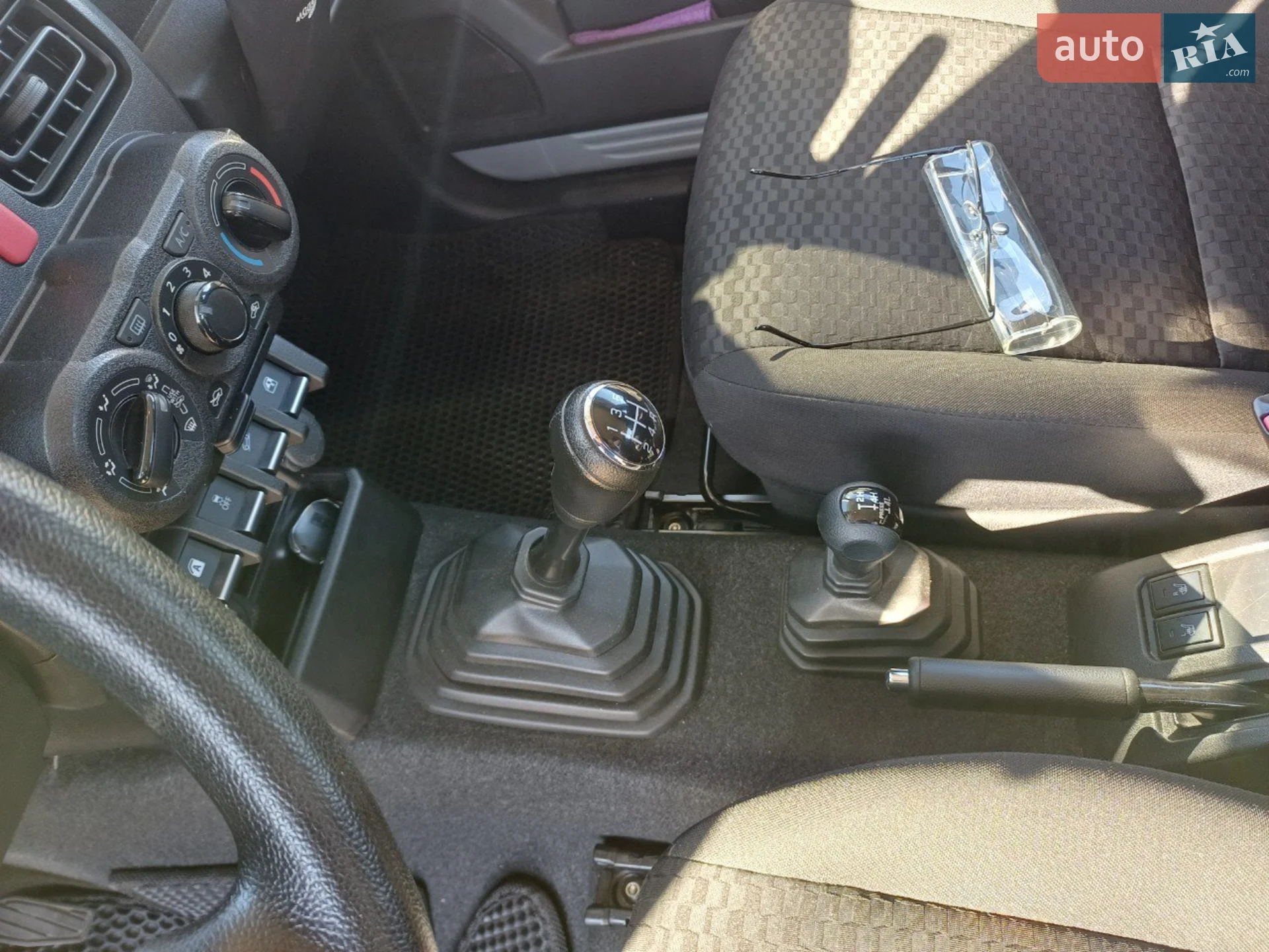 Suzuki Jimny 2019 VIN JSAGJB74V00124701 фото оголошення 3 з 6