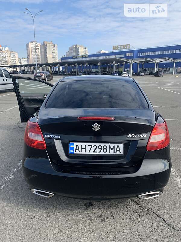 Седан Suzuki Kizashi