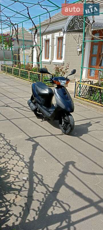 Скутер Suzuki Lets 2