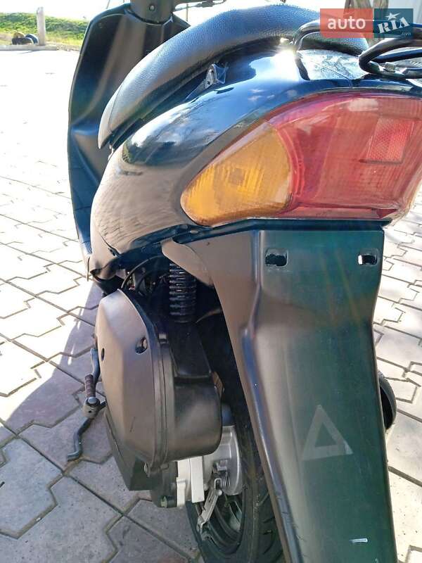 Макси-скутер Suzuki Lets 3 2005 в Доброславе