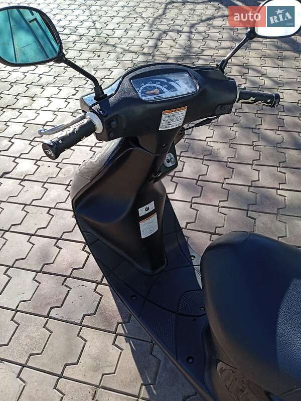 Макси-скутер Suzuki Lets 3 2005 в Доброславе