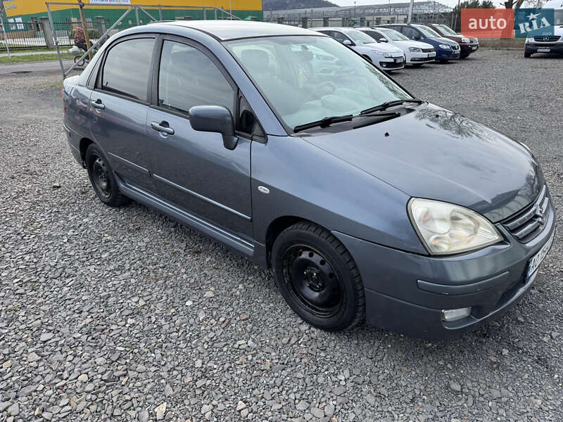 Седан Suzuki Liana
