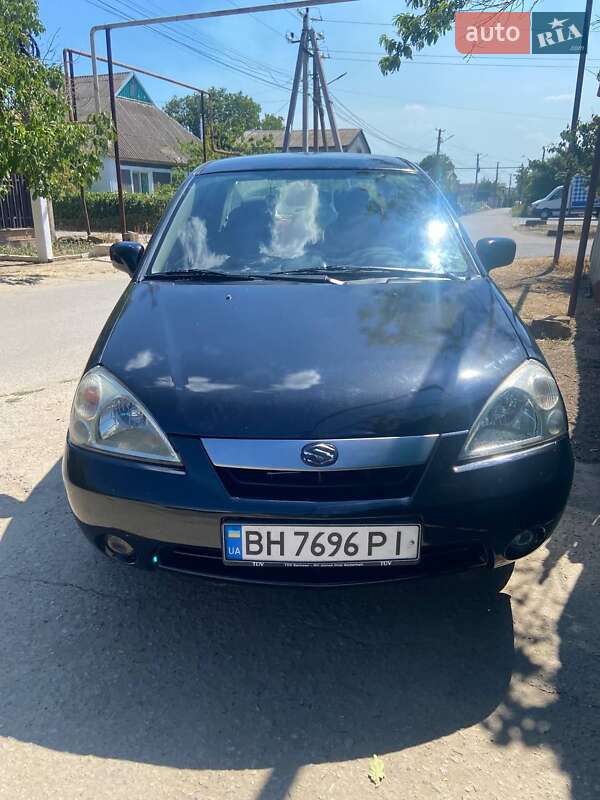 Седан Suzuki Liana