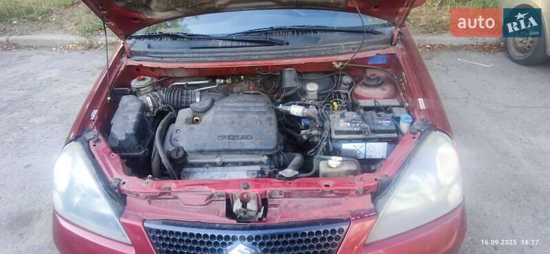 Седан Suzuki Liana