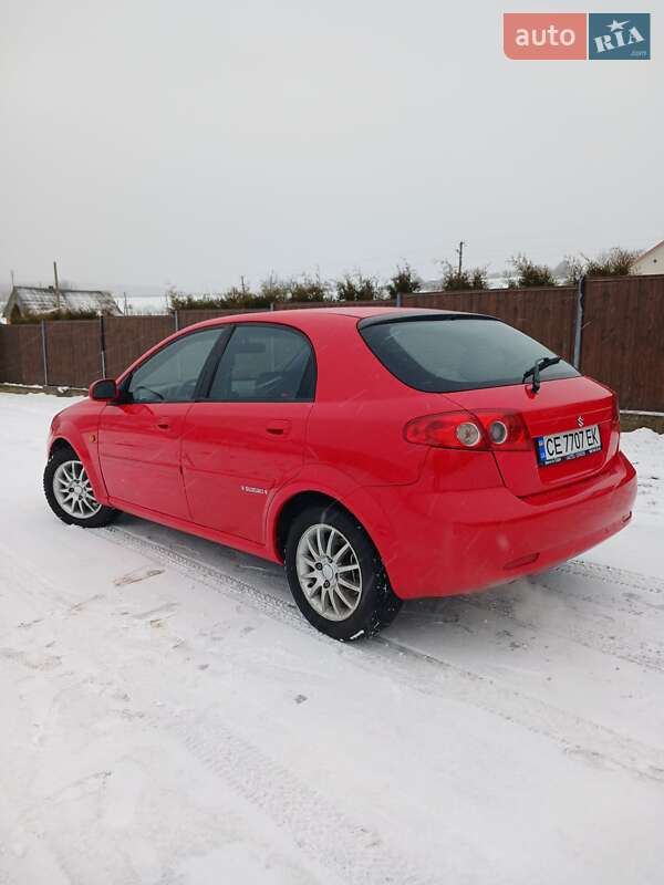 Хетчбек Suzuki Reno