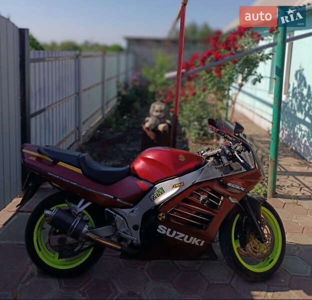 Suzuki RF 400RV